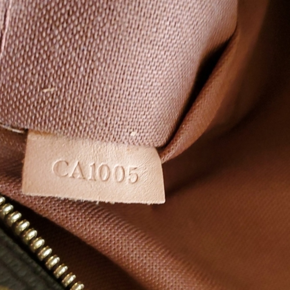 Authentic Louis Vuitton Sac Bosphore - Picture 4 of 11
